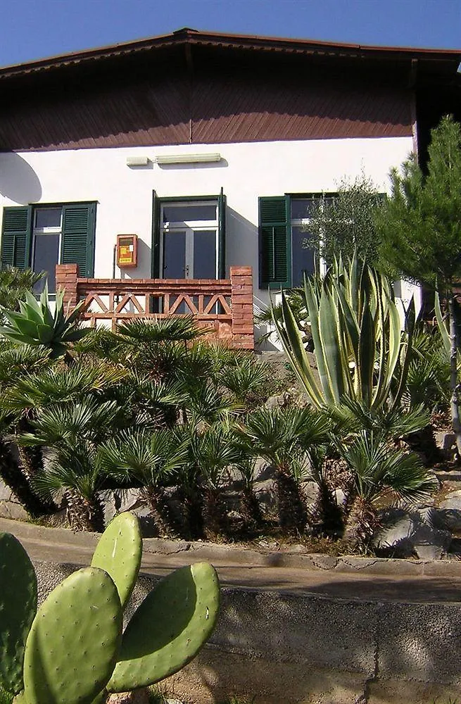 سيفراكافالو Hostel Palermo Baia Del Corallo 0*,  إيطاليا